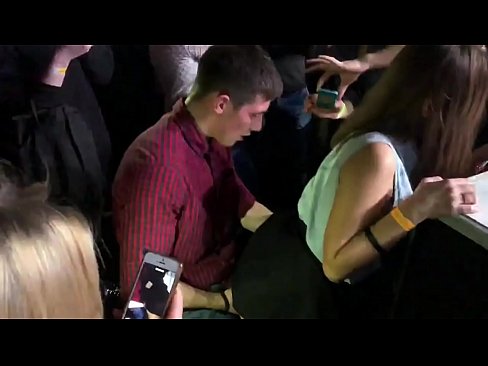 ❤️ Sexe real en una discoteca russa. Noia russa de 18 anys a l'anus i la vagina follada en una discoteca ❤️ Porno casolà al ca.tubsexercom.ru ﹏